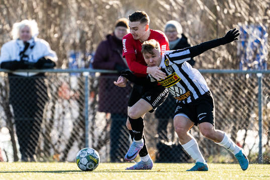Örebros Jake Larsson och Landskronas Vincent Sundberg