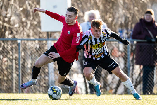 Örebros Jake Larsson och Landskronas Vincent Sundberg