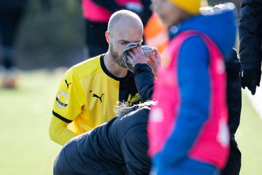 Mjällbys Viktor Gustafson har ont