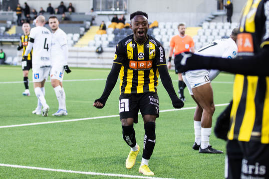 Häckens Benie Adama Traore jublar
