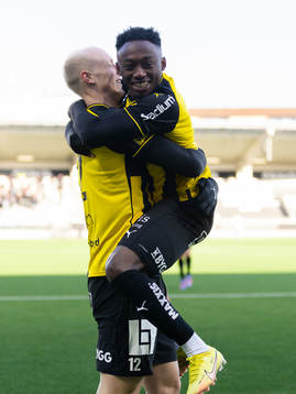 Häckens Benie Adama Traore jublar
