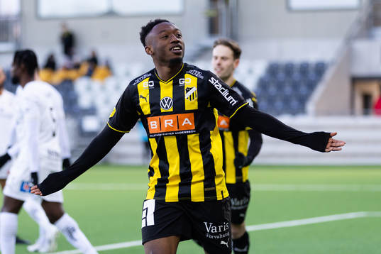 Häckens Benie Adama Traore jublar