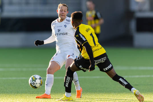 Halmstads Joel Allansson och Häckens Benie Adama Traore