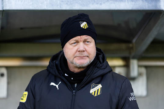 Häckens tränare Per-Mathias Høgmo innan fotbollsmatchen
