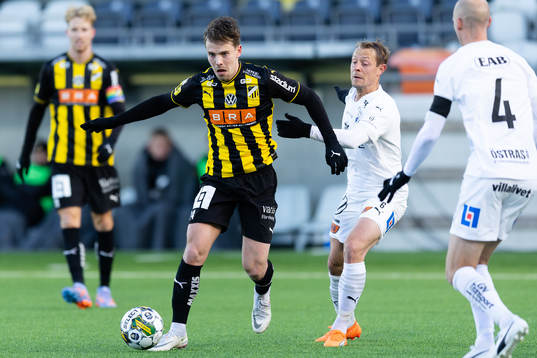 Häckens Lars Olden Larsen och Halmstads Joel Allansson