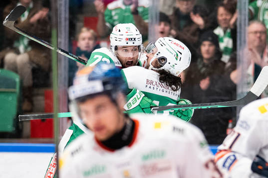Rögles Daniel Zaar jublar med Dennis Everberg
