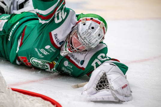 Rögles målvakt Calle Clang jublar