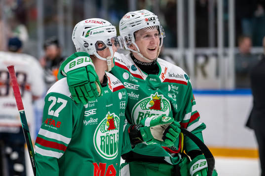 Rögles Linus Sjödin  och <Adam Engström jublar