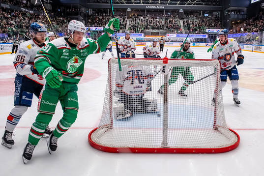 Rögles Adam Tambellini jublar efter2-0