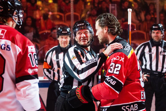 Linjedomare Jan Sandström hyllas