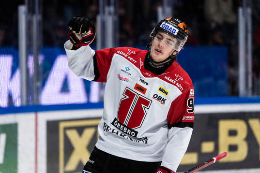 Örebros Leo Carlsson jublar