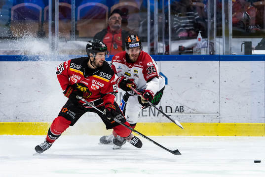 Luleås Filip Pyrochta och Örebros Emil Larsson