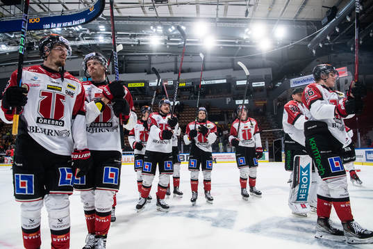 Örebros spelare jublar
