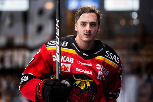Luleås Isac Brännström utan hjälm
