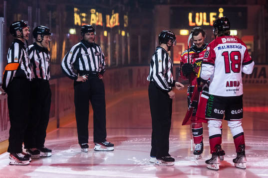 Linjedomare Jan Sandström hyllas av Örebros Rodrigo Abols