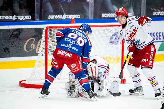 Oskarshamns Patrik Karlkvist mot Timrås målvakt Jacob