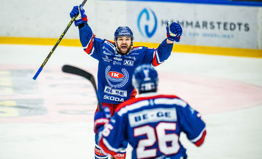 Oskarshamns Cameron Brace jublar