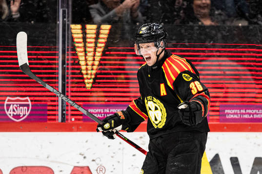 Brynäs Linus Ölund jublar