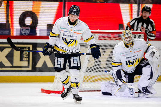 HV71s Victor Sjöholm deppar