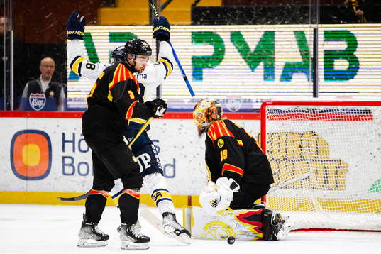 HV71s Joonas Nättinen jublar