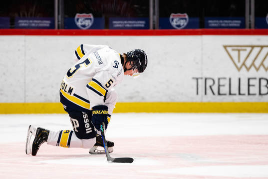 HV71s Victor Sjöholm deppar