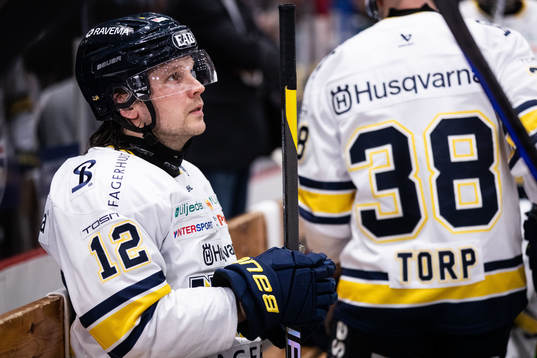 HV71s Kalle Maalahti deppar