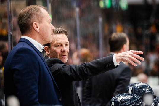 HV71s assisterande tränare Charles Berglund