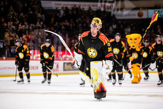 Brynäs målvakt Anders Lindbäck jublar