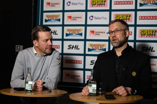 HV71s assisterande tränare Charles Berglund  och Brynäs