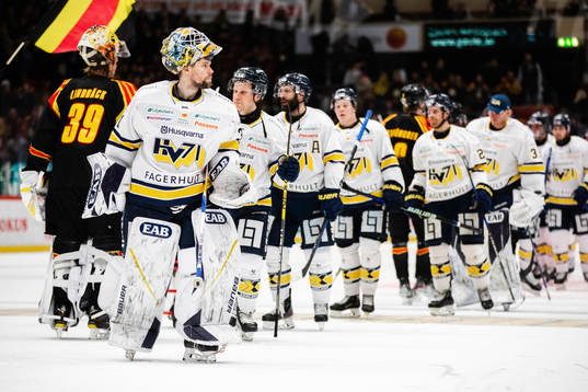 HV71s målvakt Joni Ortio deppar