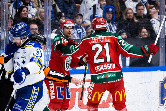 Frölundas Nicklas Lasu jublar med Loui Eriksson