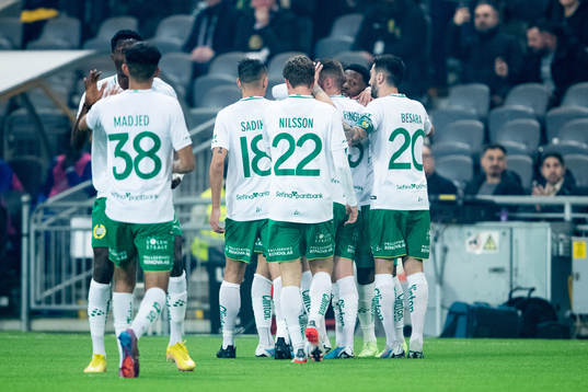 Hammarbys Shaquille Pinas jublar med lagkamrater