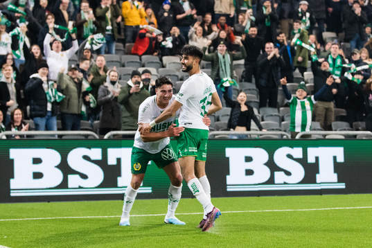 Hammarbys Jusef Erabi och Montader Madjed jublar