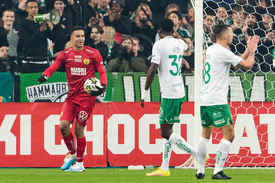Hammarbys målvakt Oliver Dovin
