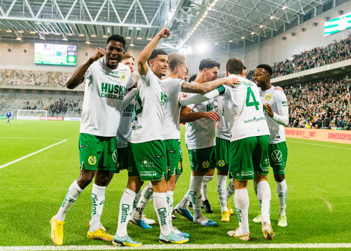 Hammarbys Nathaniel Adjei och Alper Demirol jublar