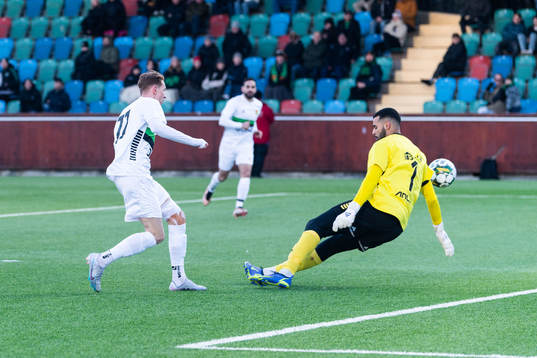 GAIS Julius Lindberg gör 0-1 bakom Utsiktens målvakt