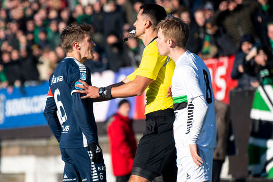 Utsiktens Erik Westermark reagerar på Domare Adi Agnoavic