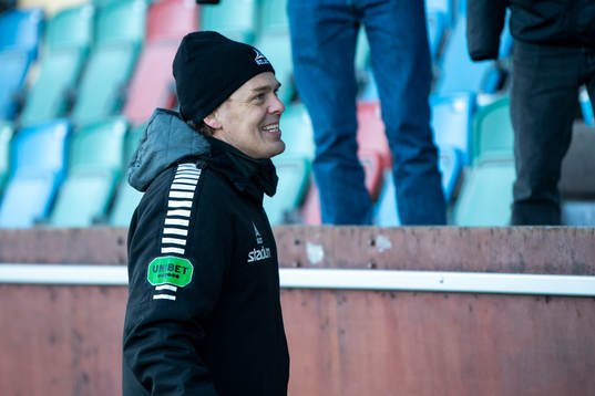 GAIS huvudtränare Fredrik Holmberg jublar