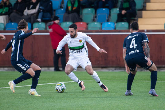 Utsiktens Fredrik Martinsson , GAIS Mervan Celik  och
