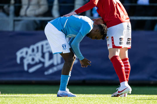 Malmö FFs Taha Ali har ont
