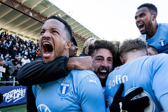 Malmö FFs Martin Olsson jublar