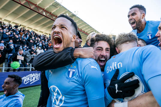 Malmö FFs Martin Olsson och Moustafa Zeidan jublar