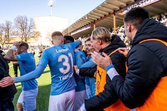 Malmö FFs spelare  jublar