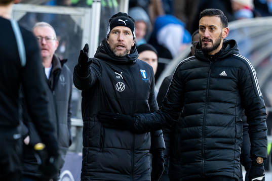 Malmö FFs tränare Henrik Rydström och fjärdedomaren