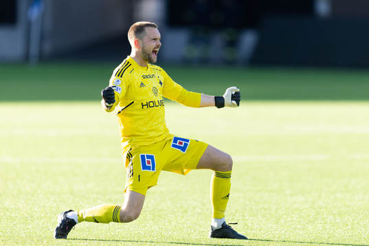 IFK Norrköpings målvakt Oscar Jansson jublar