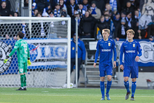 IFK Göteborgs Elias Hagen och Sebastian Hausner deppar