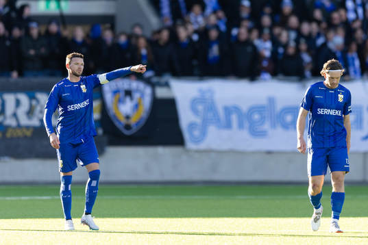 IFK Göteborgs Marcus Berg och Gustav Svensson deppar