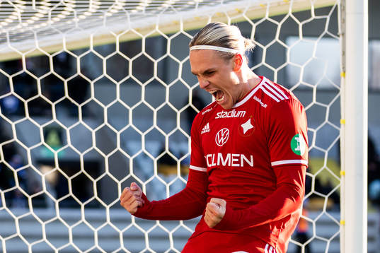 IFK Norrköpings Arnor Sigurdsson jublar