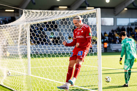 IFK Norrköpings Arnor Sigurdsson jublar