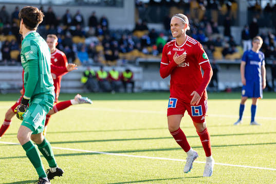 IFK Norrköpings Arnor Sigurdsson jublar
